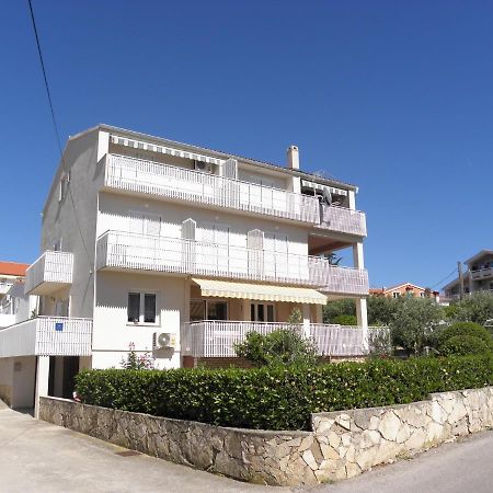 נובליה Apartments & Rooms Peranic מראה חיצוני תמונה