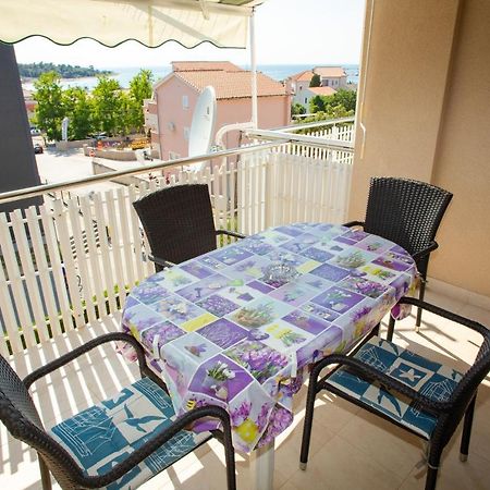 נובליה Apartments & Rooms Peranic מראה חיצוני תמונה