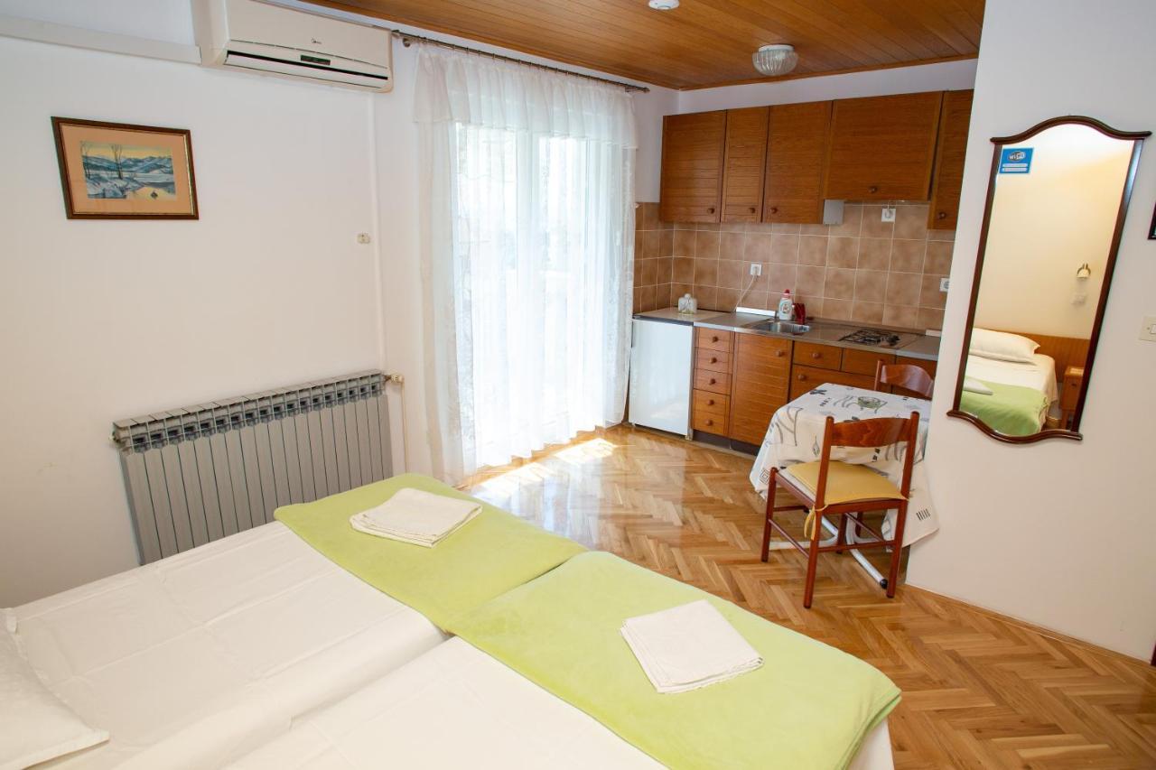 נובליה Apartments & Rooms Peranic מראה חיצוני תמונה