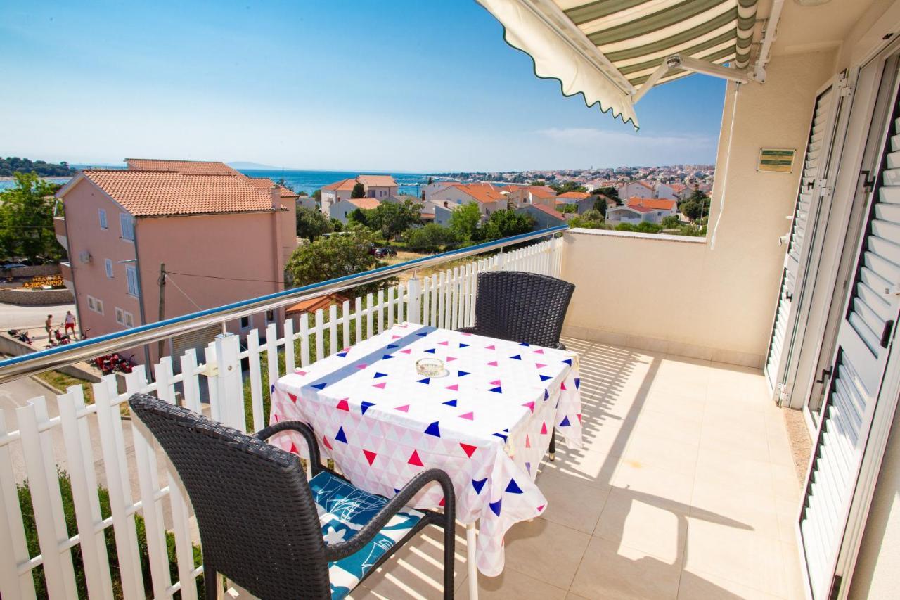 נובליה Apartments & Rooms Peranic מראה חיצוני תמונה