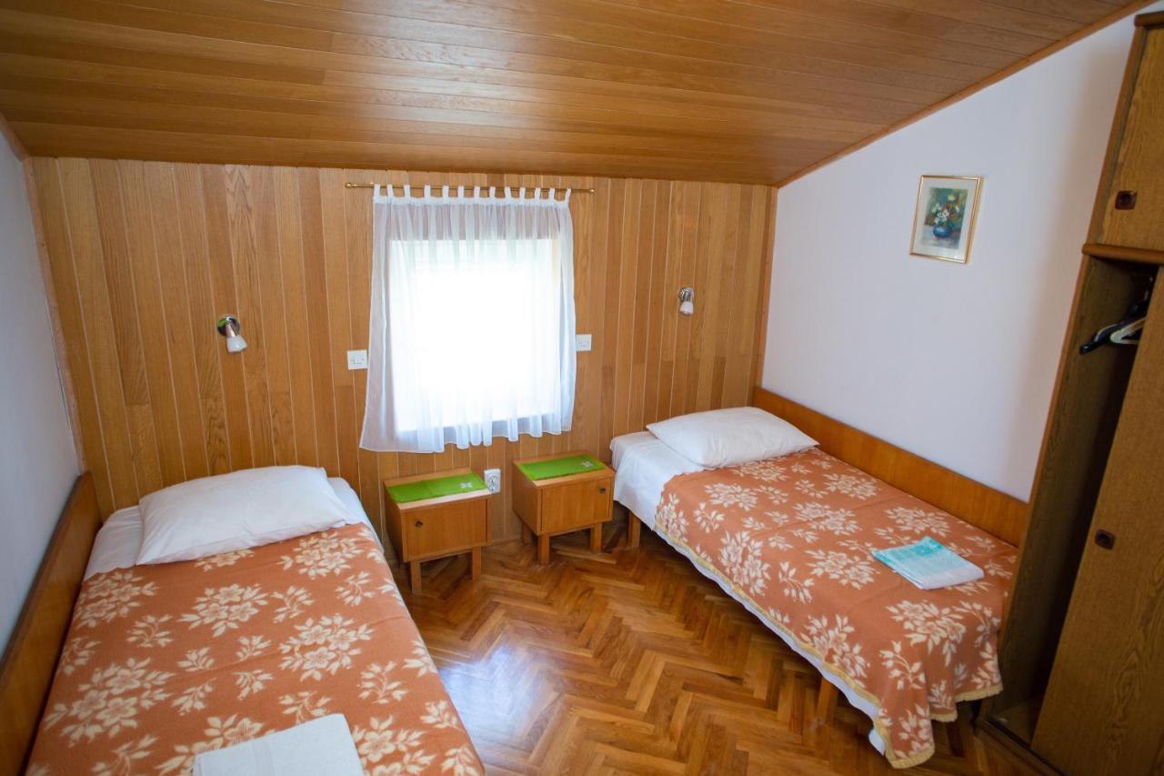 נובליה Apartments & Rooms Peranic מראה חיצוני תמונה