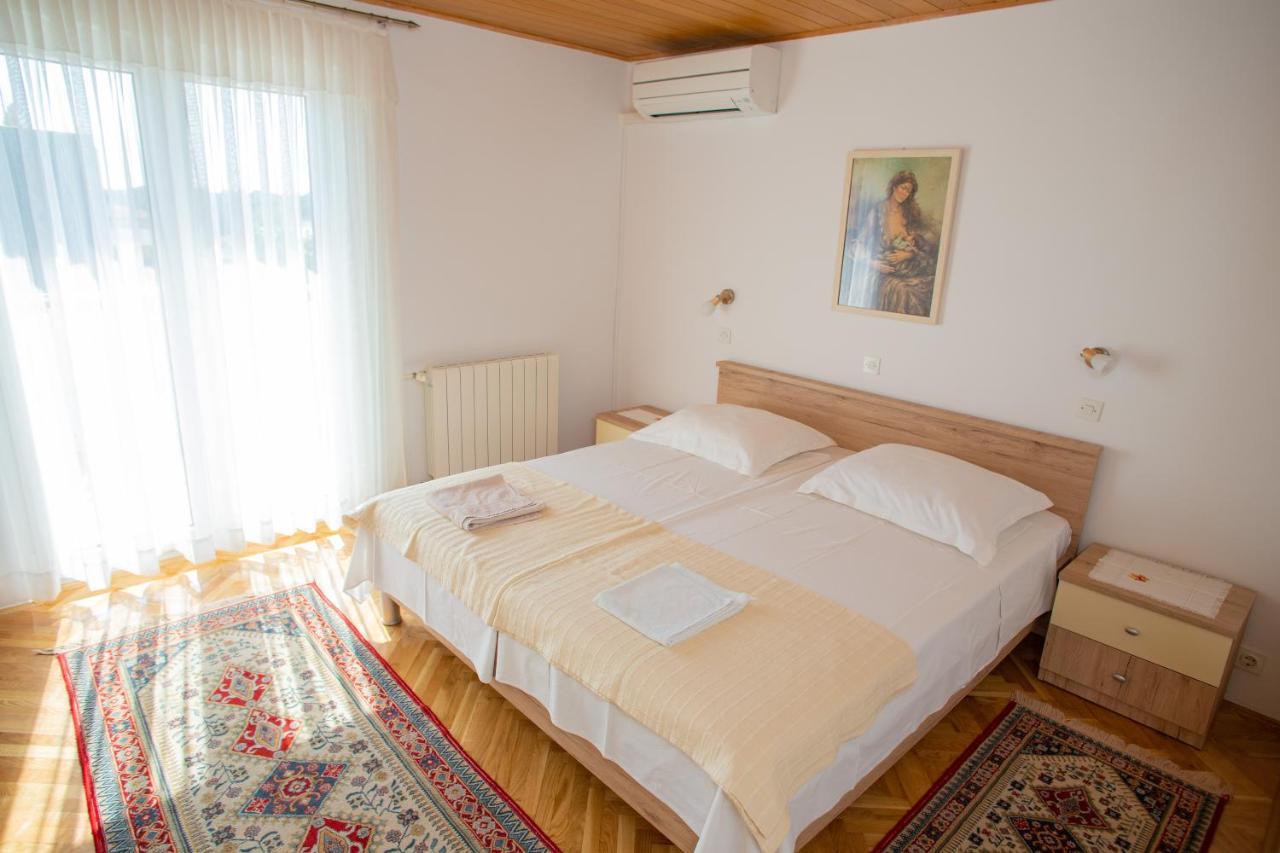 נובליה Apartments & Rooms Peranic מראה חיצוני תמונה