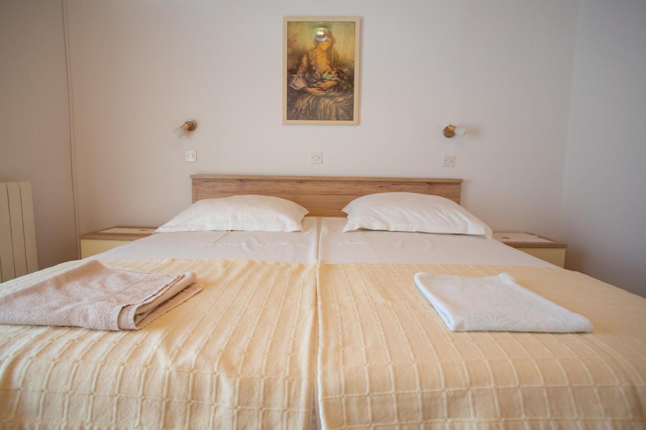 נובליה Apartments & Rooms Peranic מראה חיצוני תמונה