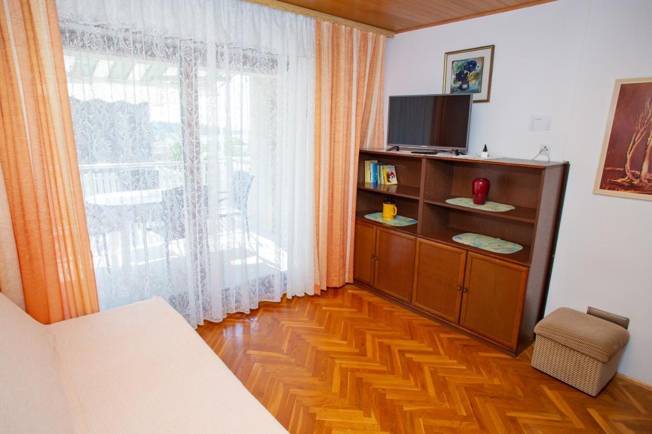 נובליה Apartments & Rooms Peranic מראה חיצוני תמונה
