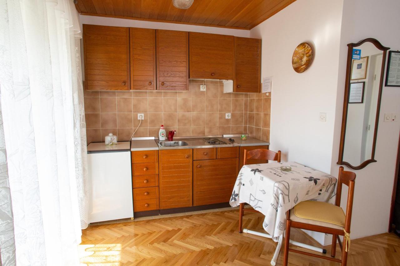 נובליה Apartments & Rooms Peranic מראה חיצוני תמונה