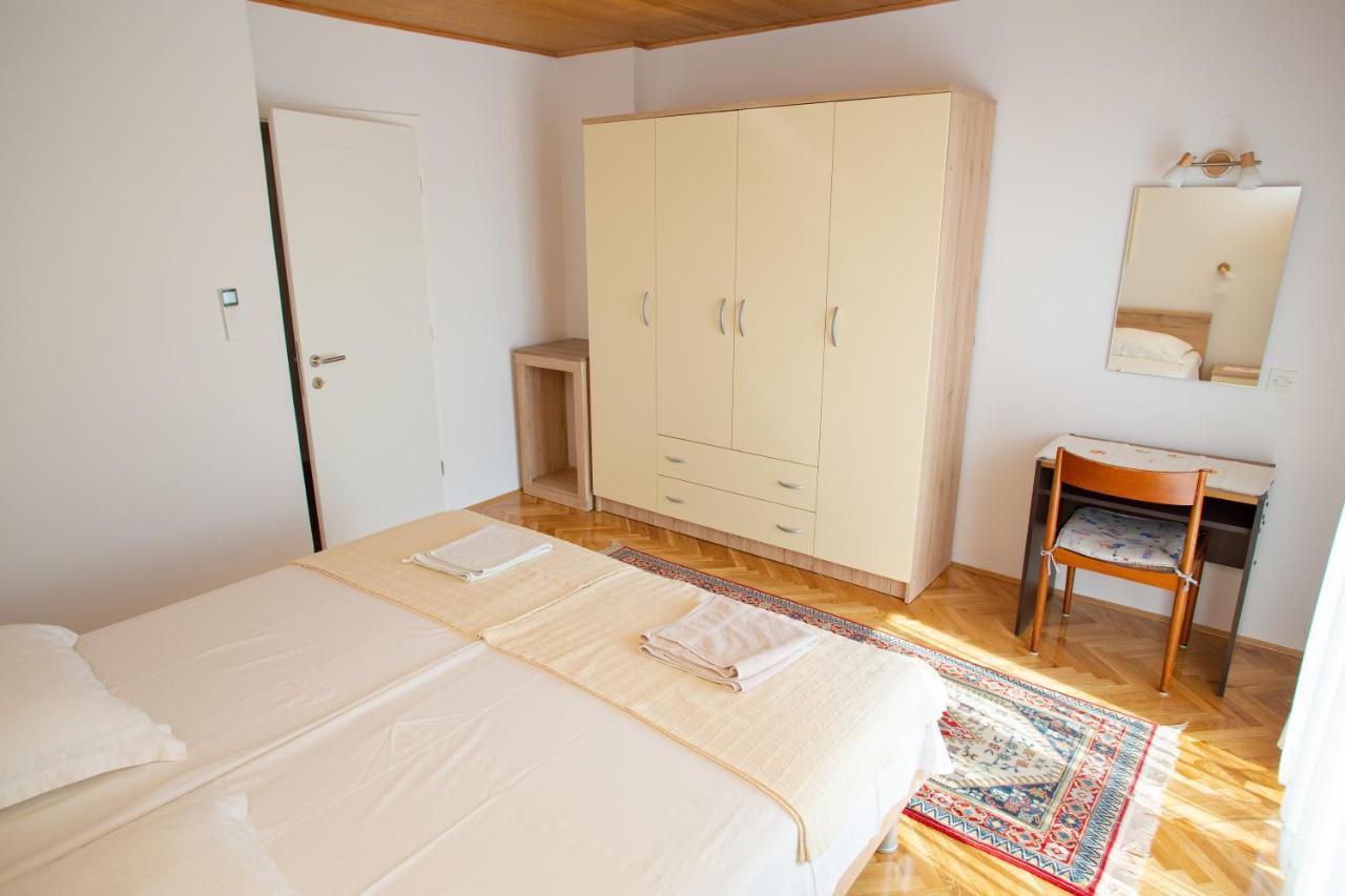 נובליה Apartments & Rooms Peranic מראה חיצוני תמונה