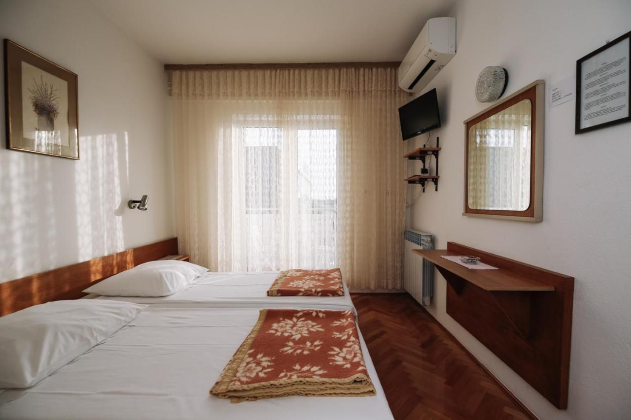 נובליה Apartments & Rooms Peranic מראה חיצוני תמונה