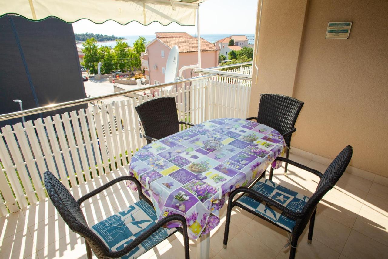 נובליה Apartments & Rooms Peranic מראה חיצוני תמונה