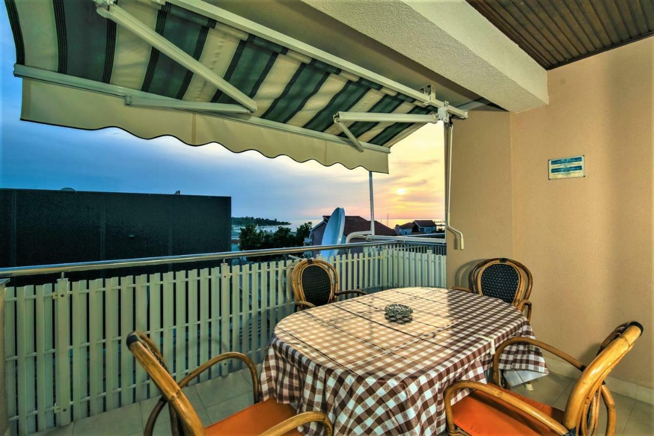 נובליה Apartments & Rooms Peranic מראה חיצוני תמונה