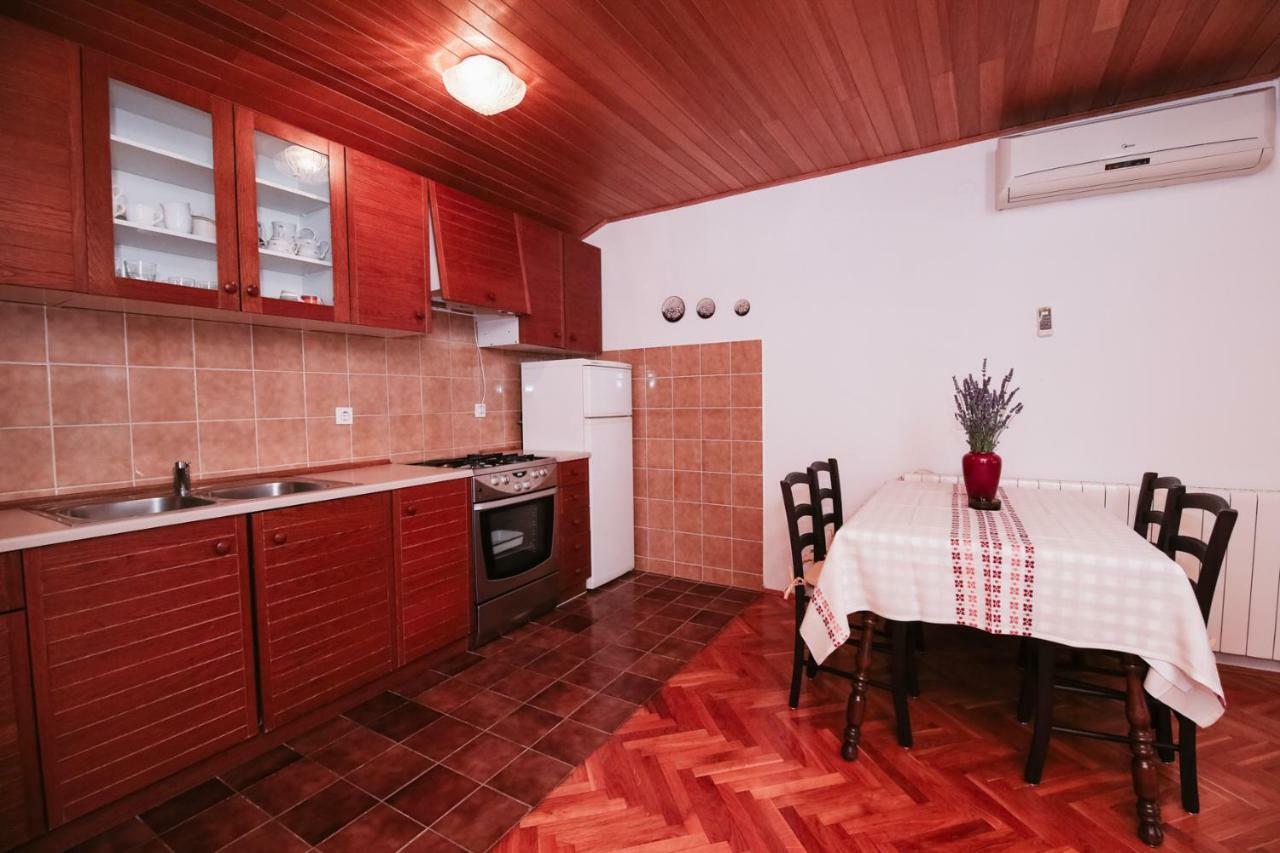 נובליה Apartments & Rooms Peranic מראה חיצוני תמונה