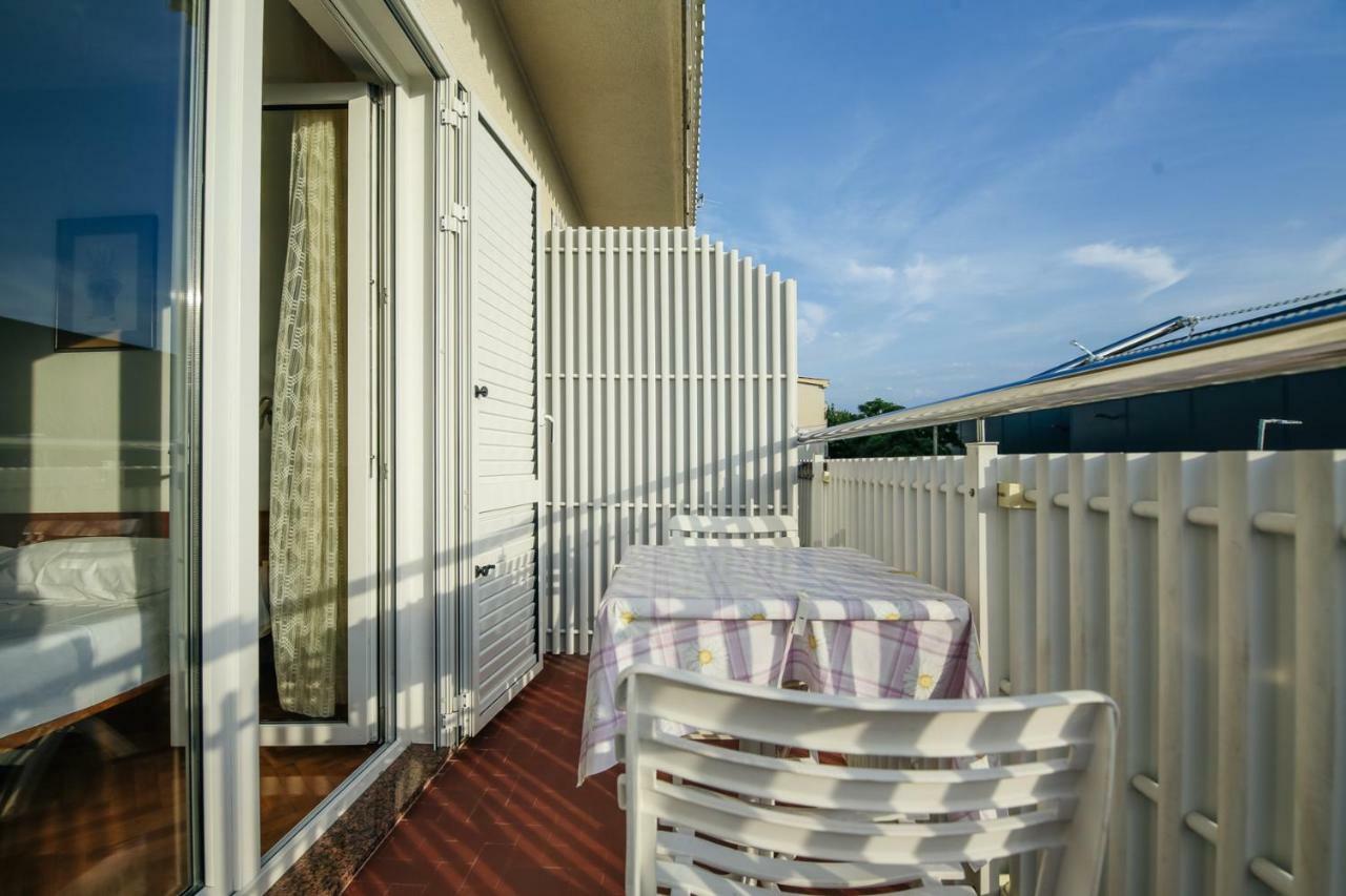 נובליה Apartments & Rooms Peranic מראה חיצוני תמונה
