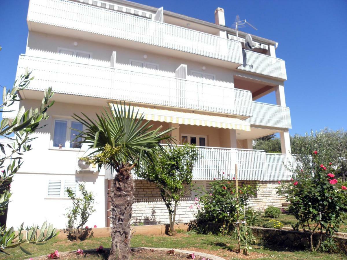 נובליה Apartments & Rooms Peranic מראה חיצוני תמונה