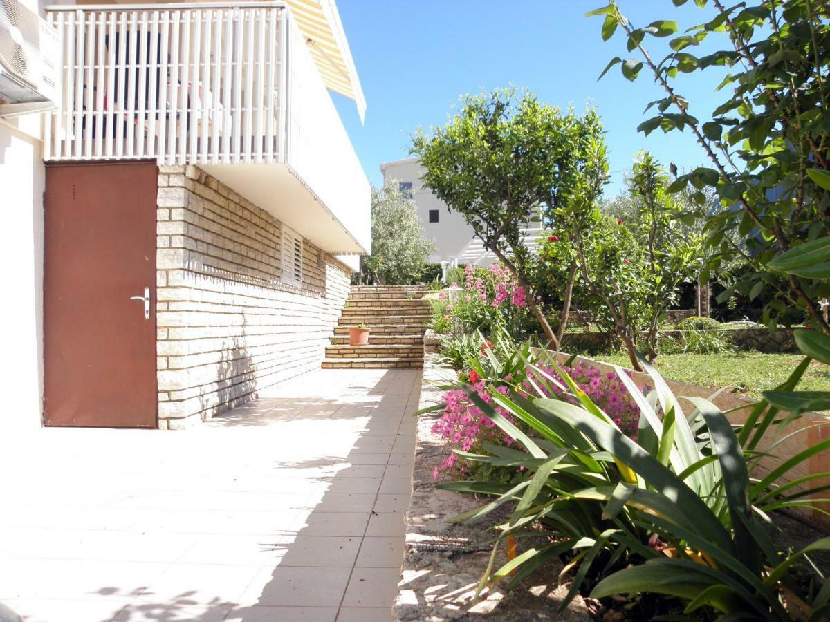 נובליה Apartments & Rooms Peranic מראה חיצוני תמונה