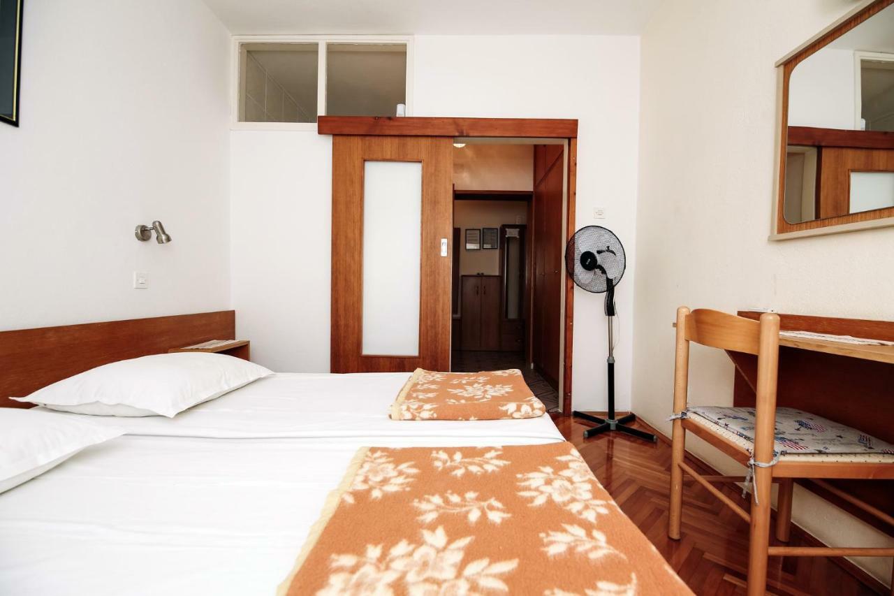 נובליה Apartments & Rooms Peranic מראה חיצוני תמונה