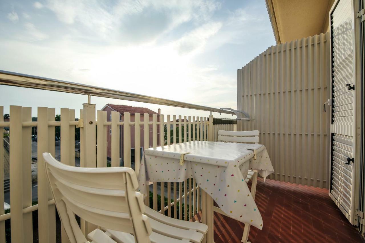נובליה Apartments & Rooms Peranic מראה חיצוני תמונה