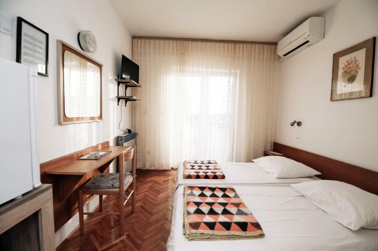 נובליה Apartments & Rooms Peranic מראה חיצוני תמונה