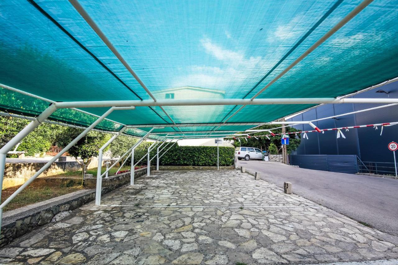 נובליה Apartments & Rooms Peranic מראה חיצוני תמונה