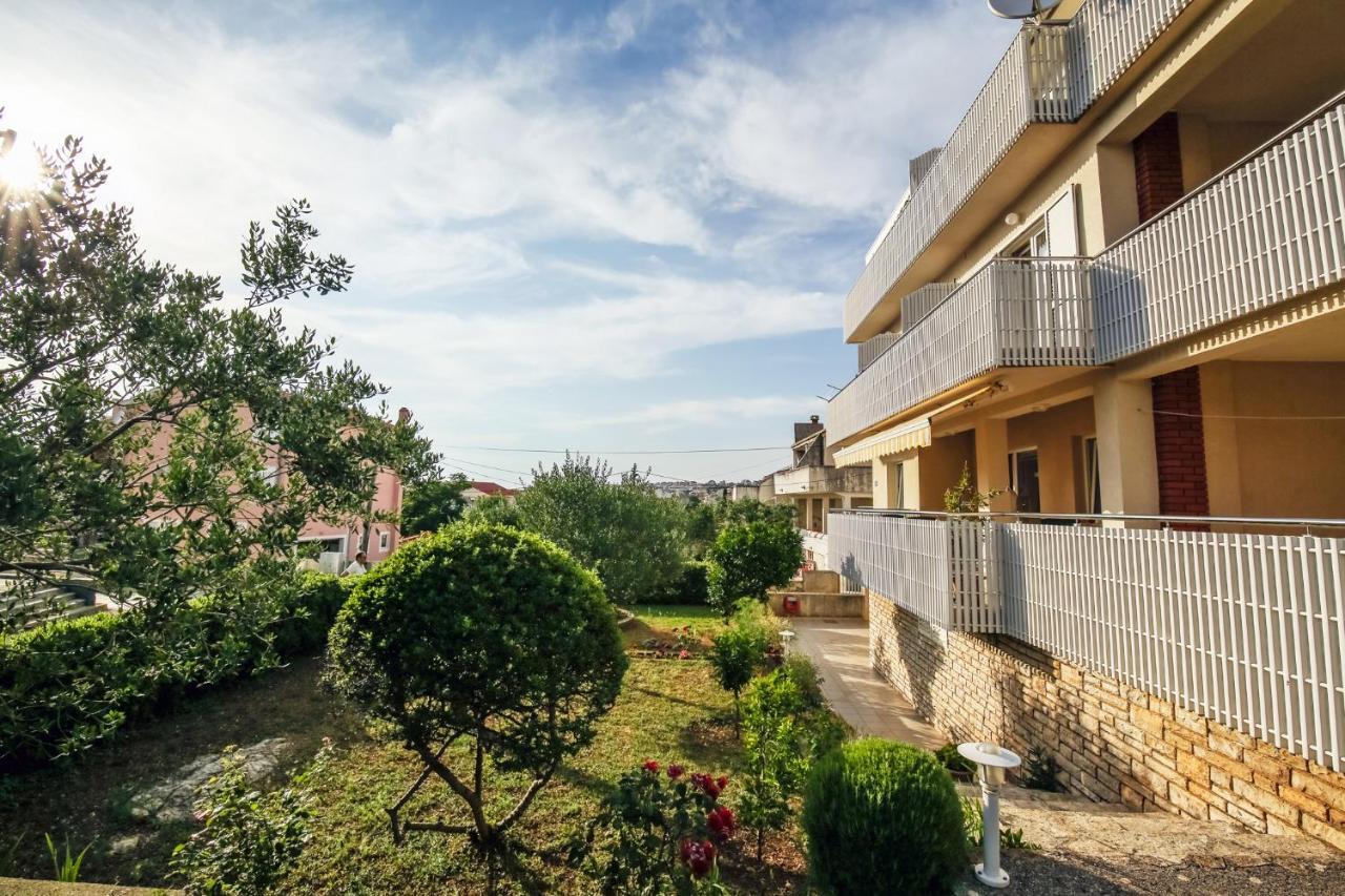 נובליה Apartments & Rooms Peranic מראה חיצוני תמונה