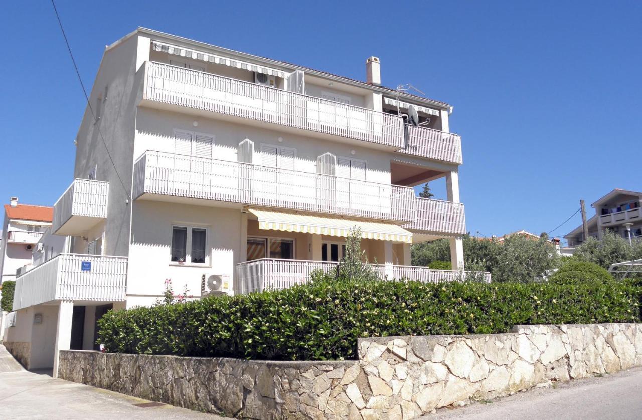 נובליה Apartments & Rooms Peranic מראה חיצוני תמונה