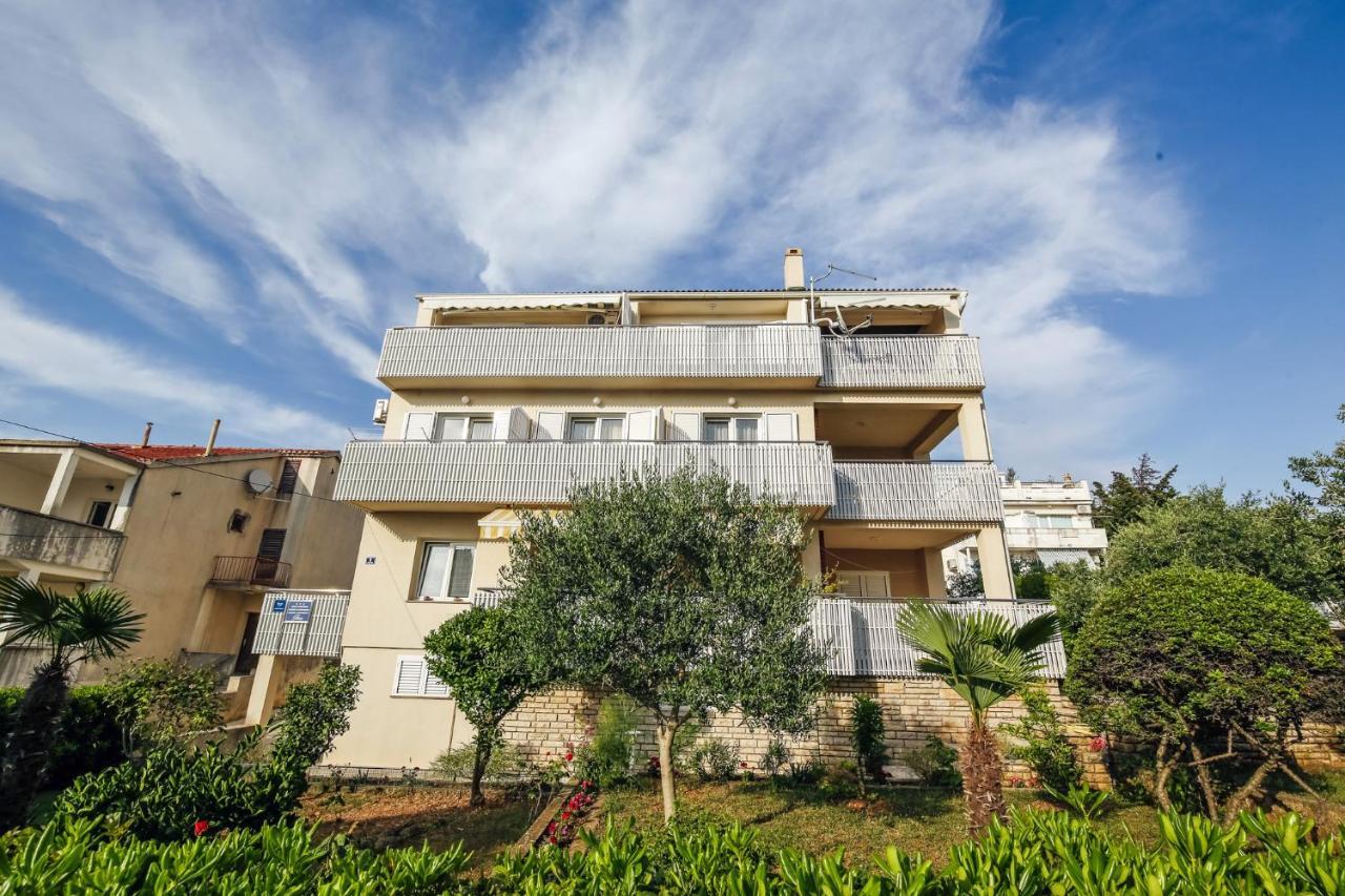 נובליה Apartments & Rooms Peranic מראה חיצוני תמונה